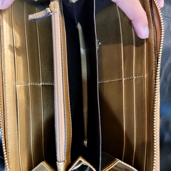 Authentic Gucci Gold Micro Guccissima Zip Around Wallet - Picture 10 of 17